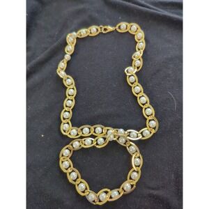 Chunky White Faux Pearl Caged Gold Tone Estate‎ Collar Vintage Couture Necklace